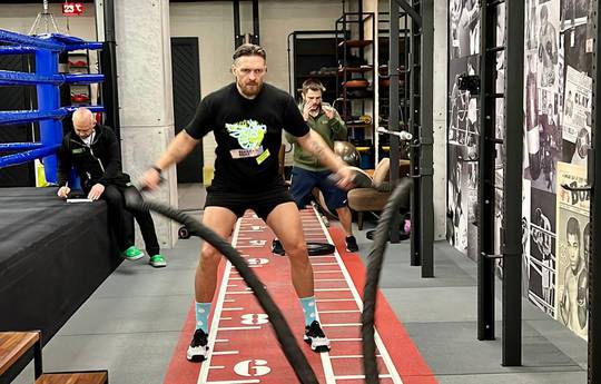 Usyk is engaged in general physical training (photo)