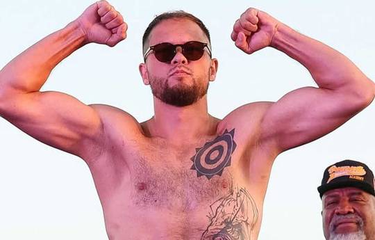 Hoe laat is Elnur Suleymanov tegen Mikhail Kokhanchik vanavond? Ringwalks, schema, streaminglinks