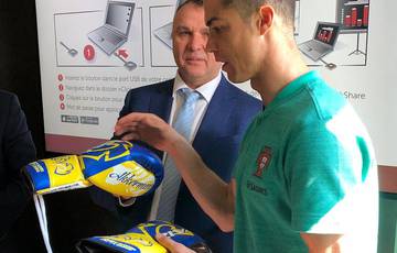 Криштиану Роналду получил подарок от Ломаченко (фото)