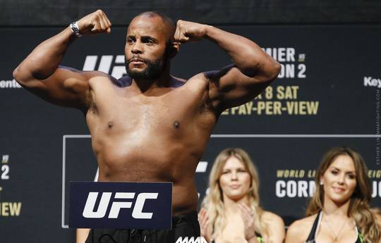 Кормье восстановлен в статусе чемпиона UFC в полутяжелом весе
