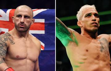 Bookmakers have named the favorite of the fight Oliveira - Volkanovski