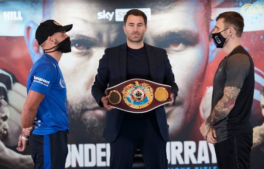 Saunders and Murray make weight