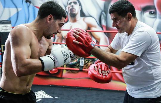 Go on the pads with Danny Garcia (video)