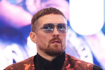 Усик рассказал, что бой с Верхувеном может пройти не в Египте