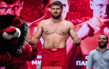Минаков подписал новый контракт с Bellator
