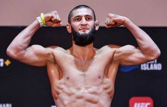 L'entraîneur de Makhachev a évalué la victoire de Chimaev sur Whittaker