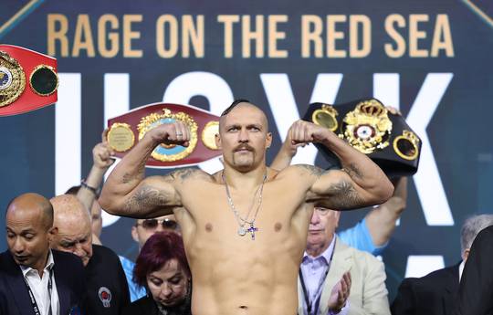 Usyk-Joshua weigh-in photo