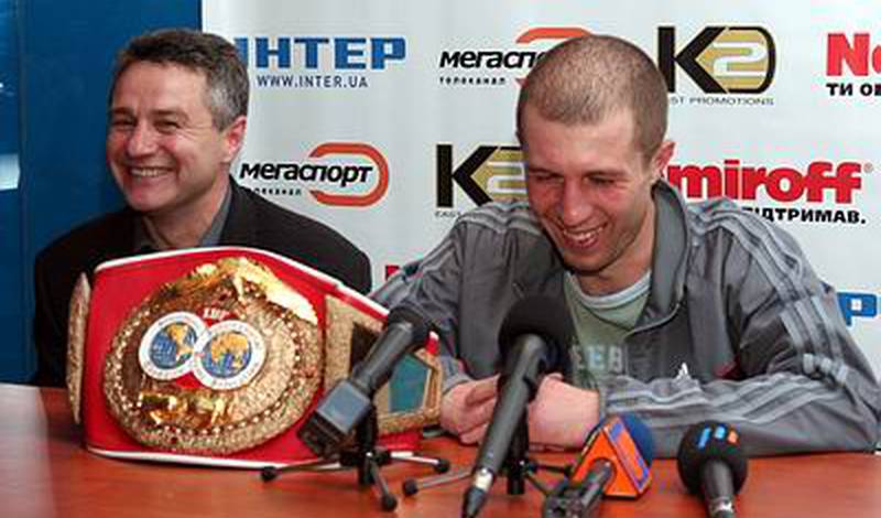 Виктор Демченко и Сергей Федченко на пресс-конференции после боя