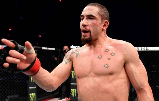 Whittaker disagrees with Adesanya fight result