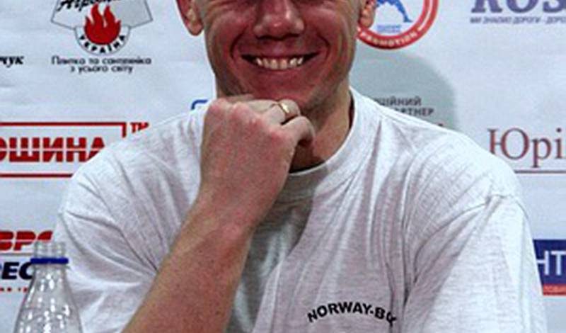 Юрий Нужненко на пресс-конференции после боя