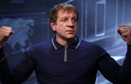 Емельяненко отказался от спиртного: "Если я выпиваю стакан сухого красного вина, то об этом знает вся Россия!"