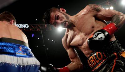 Linares defeats Campbell by split decision