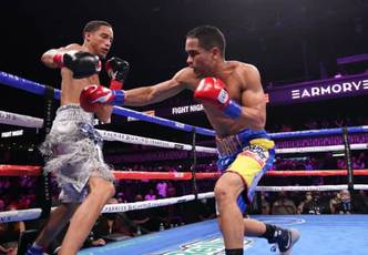 Maestre wins interim WBA title by controversial decision