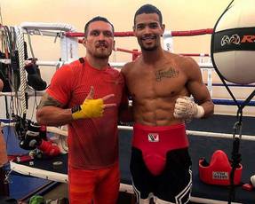 Usyk spars with Jordan Thompson