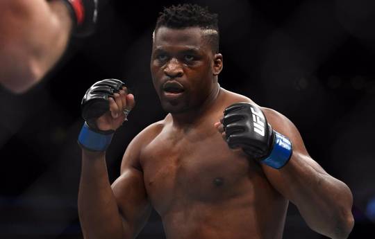 Нганну официально выбывает из турнира UFC 215