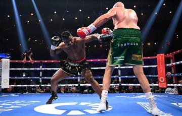 Jones beoordeelde Ngannou's debuut in professioneel boksen