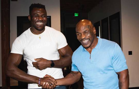 Mike Tyson is uitgenodigd om Francis Ngannou te coachen voor het gevecht tegen Joshua