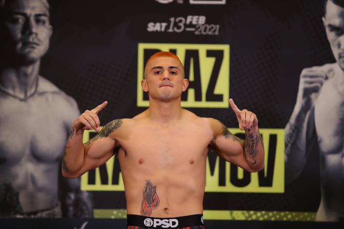 Diaz loses title on scales, Rakhimov within the limit