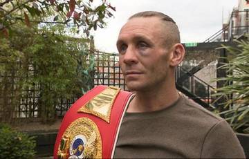 British boxer sells championship belt to buy a gift for his son