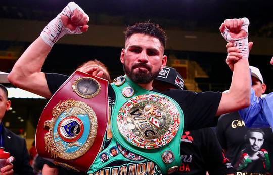 Ramirez stops Hooker, unifies WBC and WBO belts