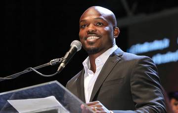 Bradley named the best boxer of our time