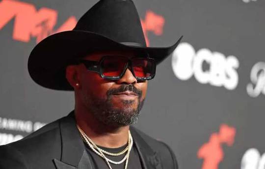 Jones Opens Up About the Upside and Downside of Fame