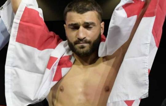 What time is Nikoloz Sekhniashvili vs Omir Rodriguez tonight? Ringwalks, schedule, streaming links