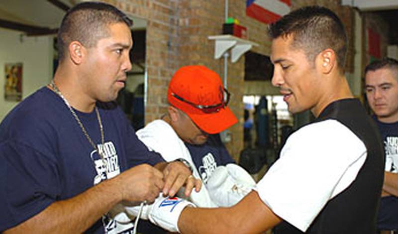 Хулио Диас со своим братом Антонио Диасом перед тренировкой