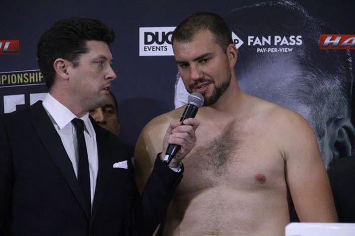 Cojanu outweighs Parker by 29 pounds