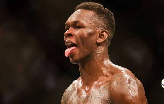 Adesanya deed een voorspelling voor de strijd tussen Du Plessis en Chimaev
