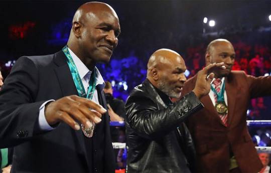 Holmes: Tyson and Holyfield are able to fight at top 10 level