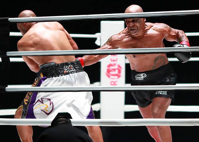 Photo: Tyson vs Jones