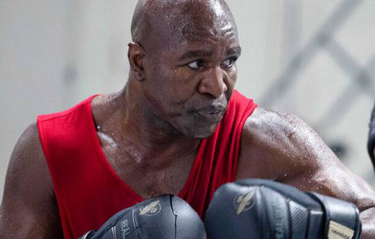 Evander Holyfield: "George Foreman hits a lot harder than Mike Tyson"