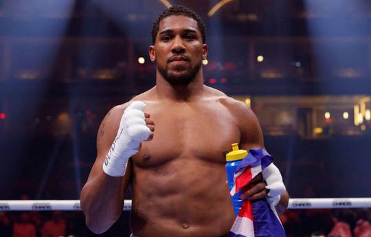 L'équipe d'Anthony Joshua réfléchit à un combat risqué : "C'est un moment décisif pour la carrière de l'athlète