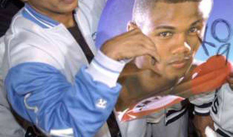 Рикардо Майорга на постере Феликса Тринидада написал "нокаут в 9-м раунде"