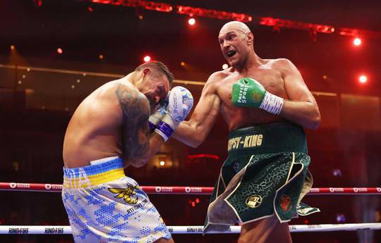 "It was very painful". Usyk told what he was thinking about after Fury's uppercuts