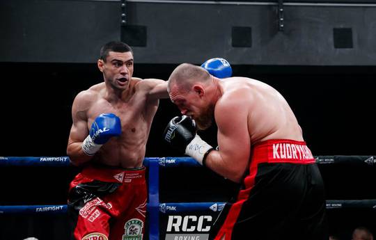 Abdullayev and Tishchenko scores wins on points