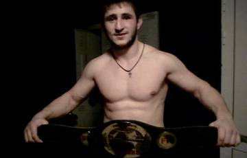 MMA fighter Gontarev takes the detention for a joke and resists police