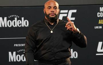 Cormier names UFC Fighter of the Year