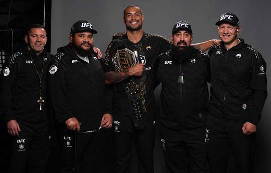 Ulberg vs. Prochazka bei UFC 327: Neuer Champion triumphiert – und verliert danach seinen Gürtel