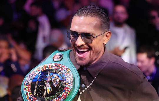 Усик отказался от чемпионского пояса по версии WBO