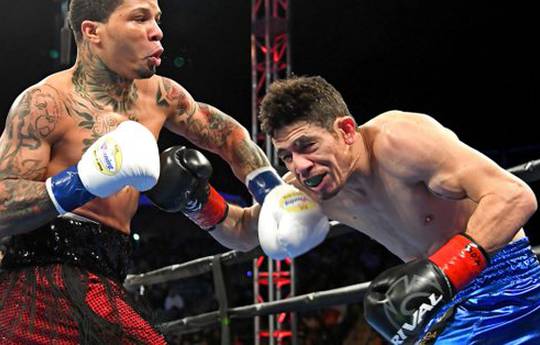 Davis knocks Ruiz out in the first (video)