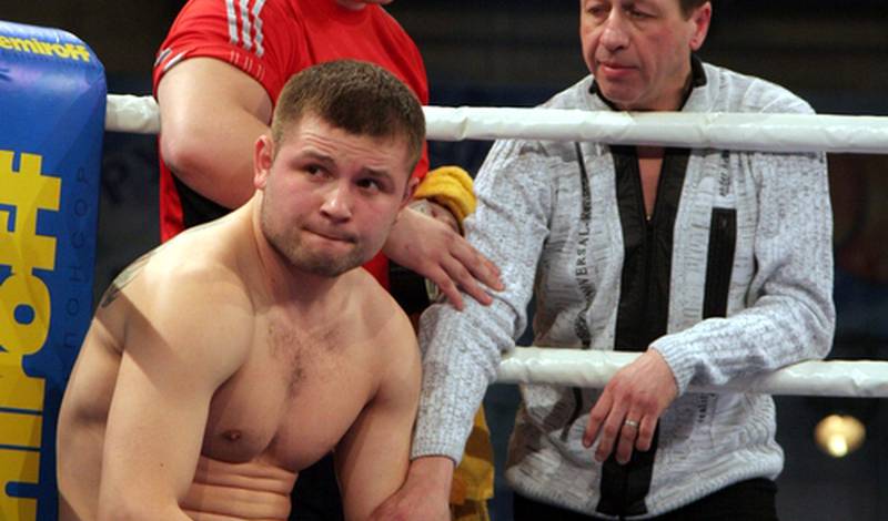 Дмитрий Гузик в своем углу после поединка
