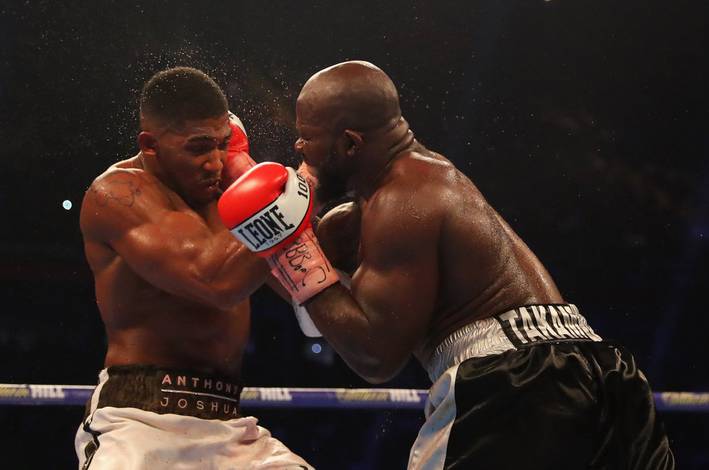 Joshua takes care of Takam in 10th (photo)
