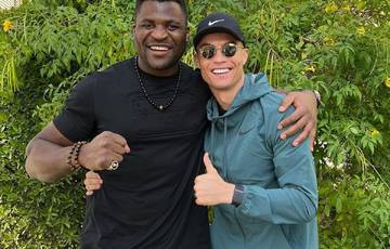 Ronaldo gave Ngannou a luxury watch before the fight with Fury (VIDEO)