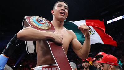 Munguia to choose Mosley over Golovkin?