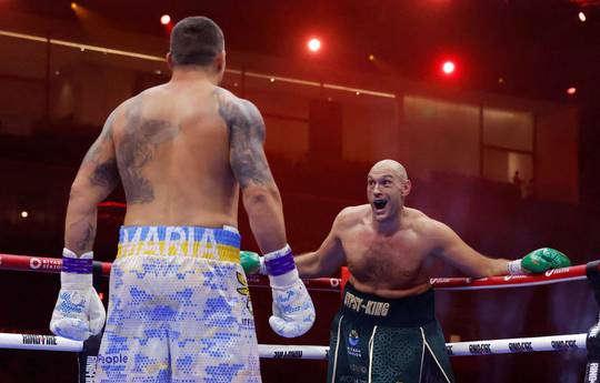 García sopesa las posibilidades de Usyk y Fury en la próxima revancha