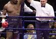 Майка Тайсона объявляют победителем в бою против Лу Саварезе, 24 июня 2000 г.