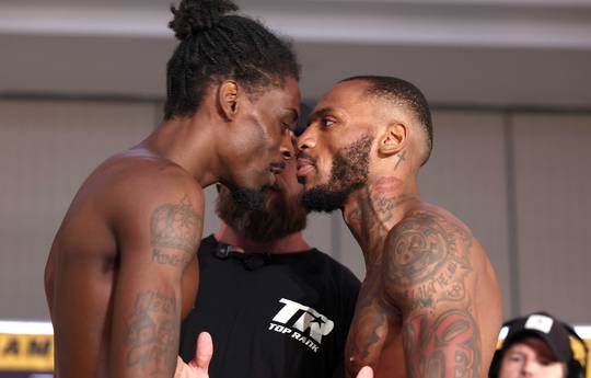 Hoe laat is Kelvin Davis tegen Nahir Albright vanavond? Ringwalks, schema, streaminglinks