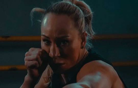 What time is Olivia Curry vs Kaye Scott tonight? Ringwalks, schedule, streaming links